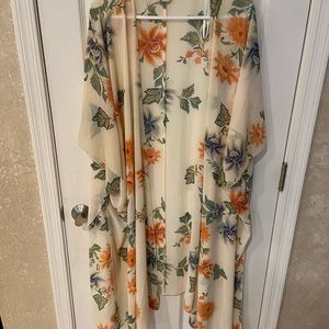 Spring kimono! so pretty!!! Great to dress up or casual